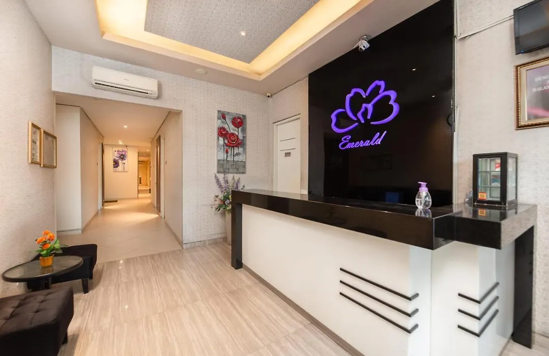 Life Emerald Hotel Surabaya-1